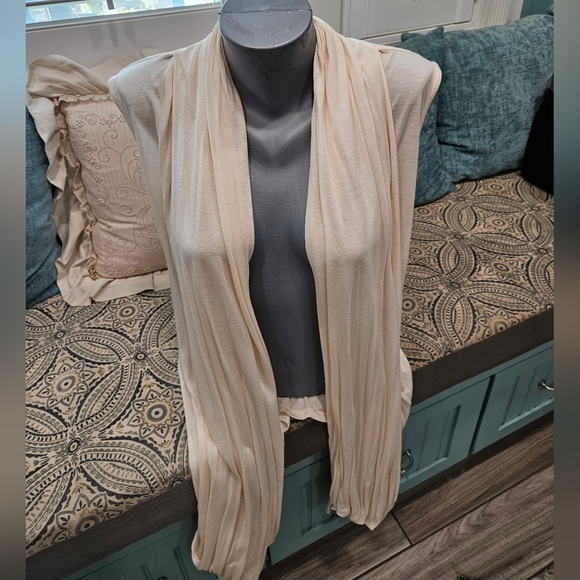 Jessica Simpson vest 😍 - Picture 6 of 7